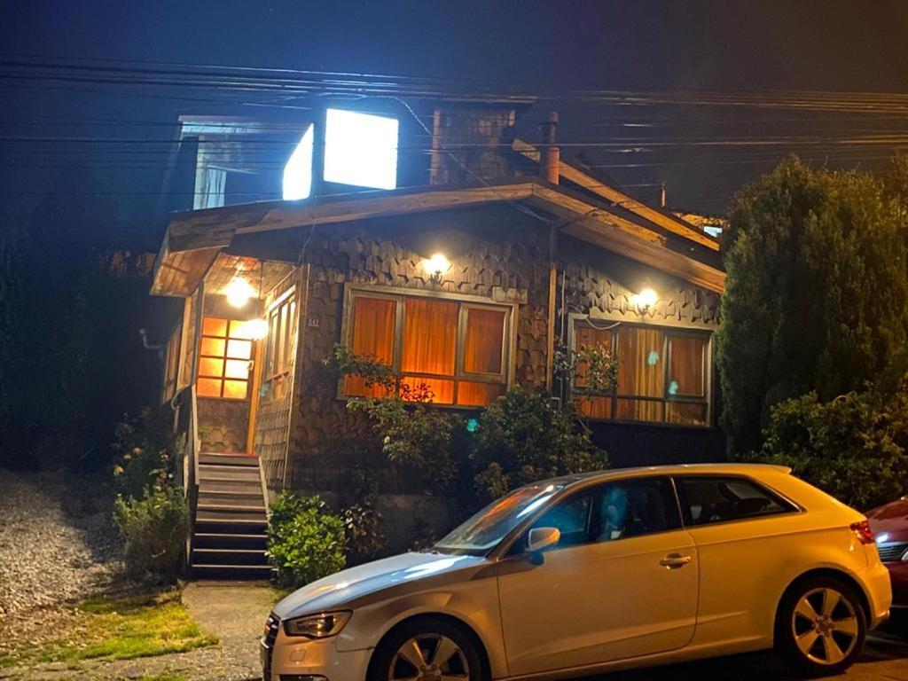 Hostal Y Cabanas Mirando Al Mar Пуерто Монт Екстериор снимка